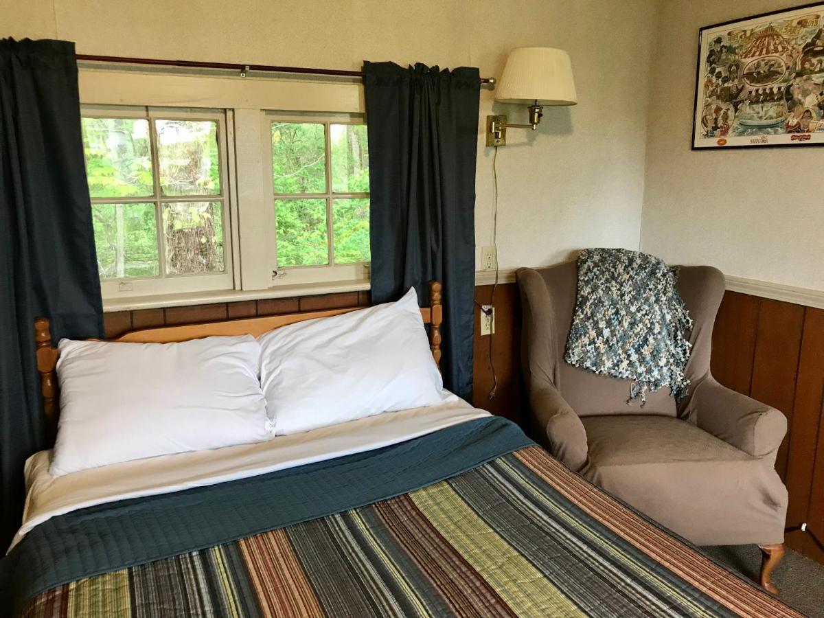 Chamber Lane Motel Round Lake Buitenkant foto