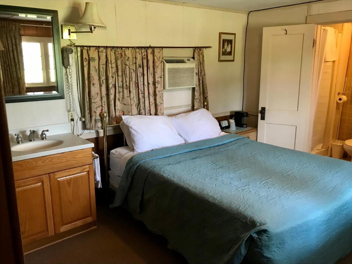 Chamber Lane Motel Round Lake Buitenkant foto
