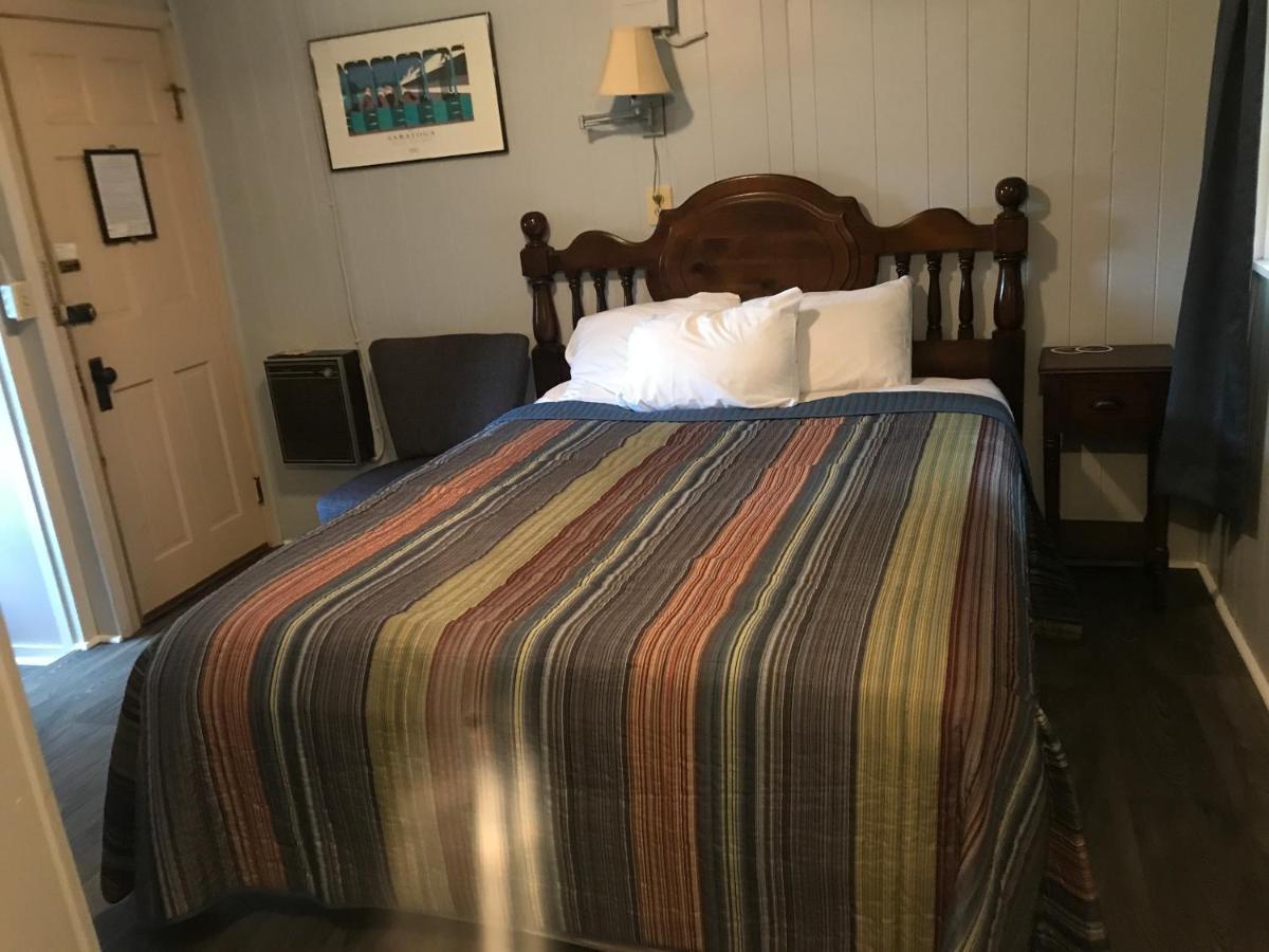 Chamber Lane Motel Round Lake Buitenkant foto