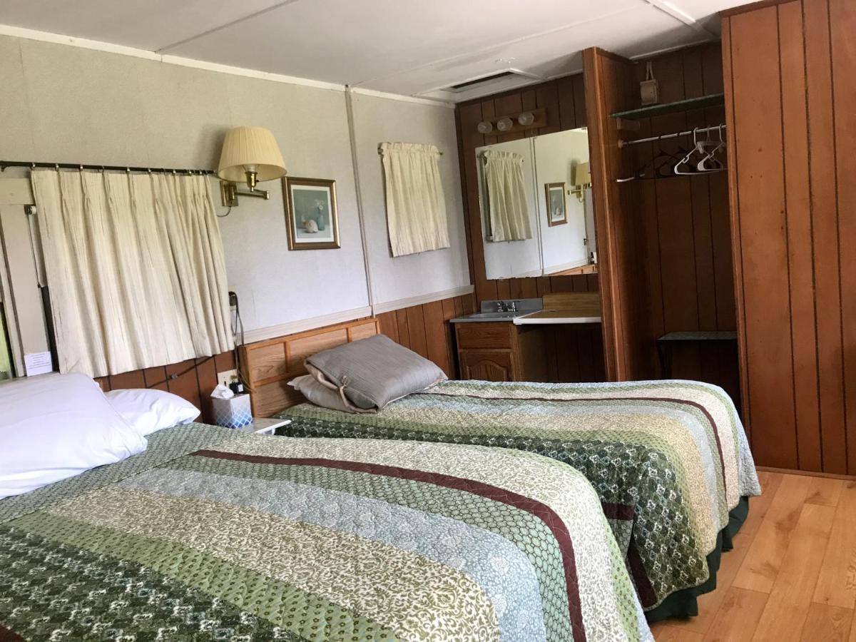 Chamber Lane Motel Round Lake Buitenkant foto