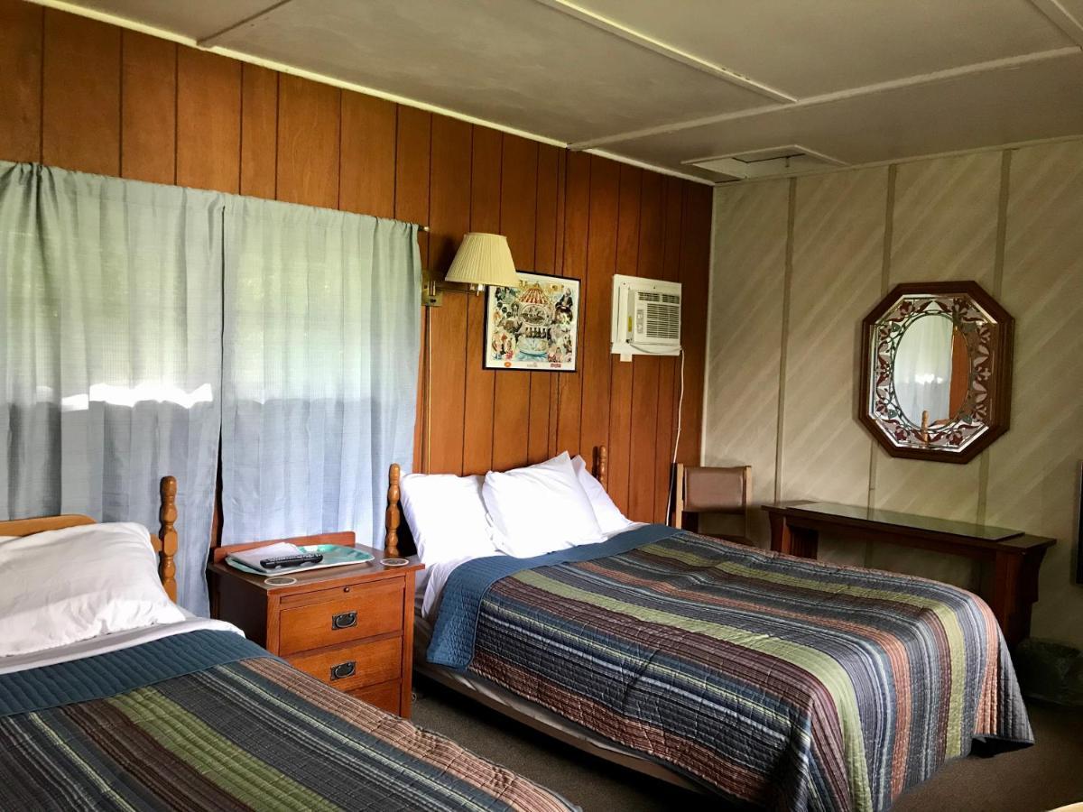 Chamber Lane Motel Round Lake Buitenkant foto