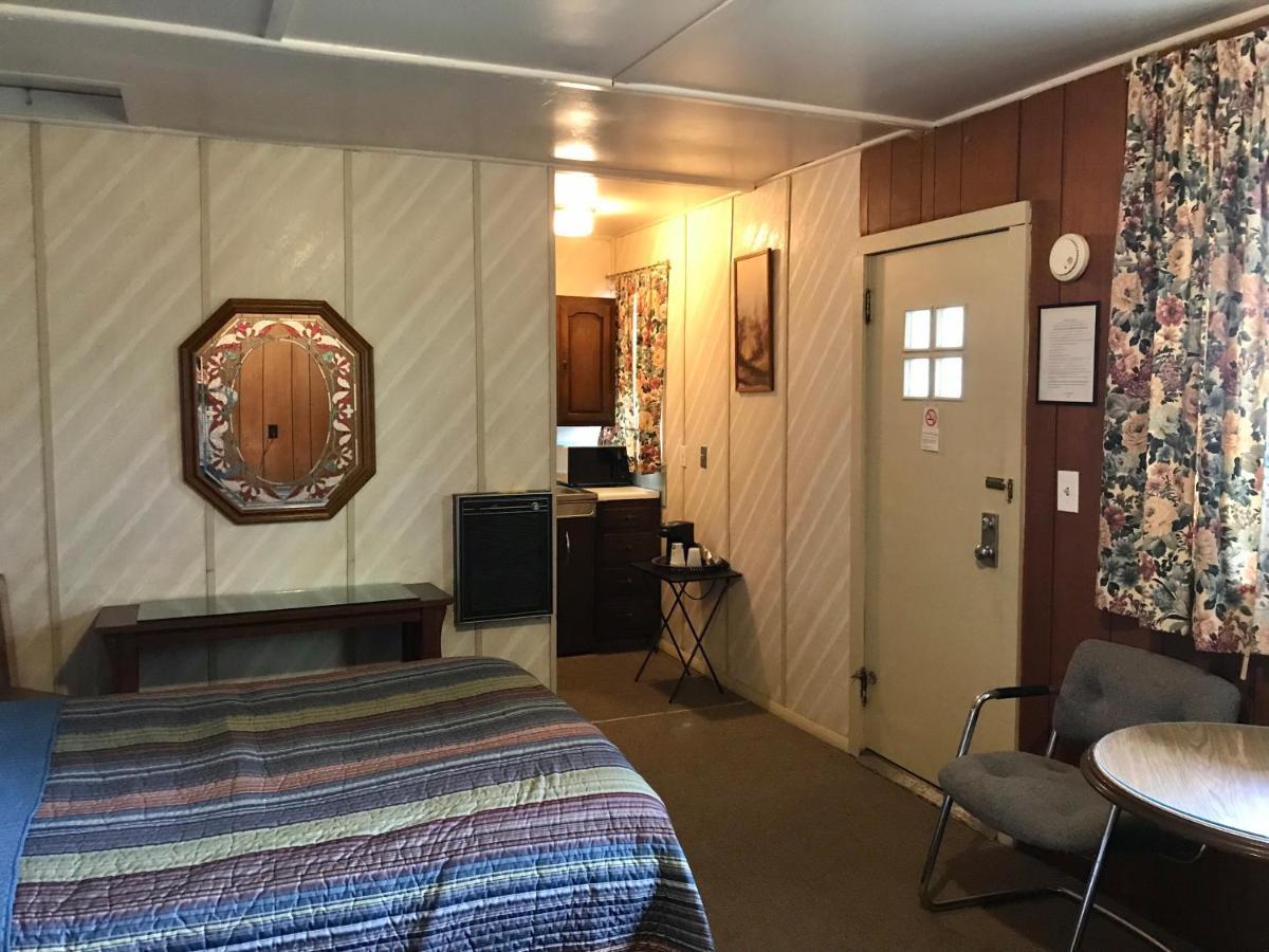 Chamber Lane Motel Round Lake Buitenkant foto