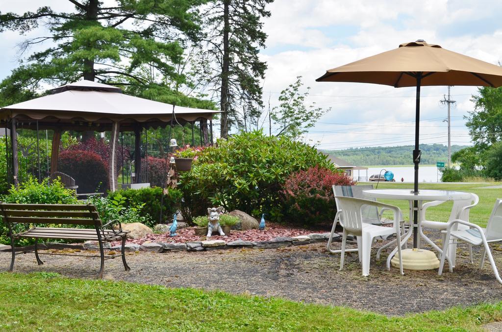 Chamber Lane Motel Round Lake Buitenkant foto