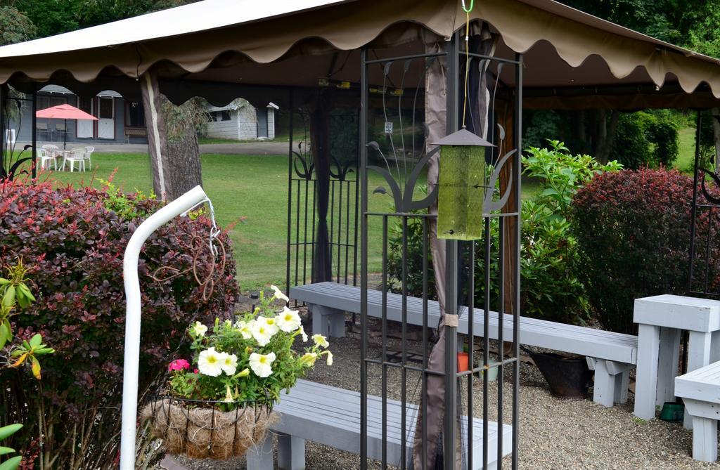 Chamber Lane Motel Round Lake Buitenkant foto