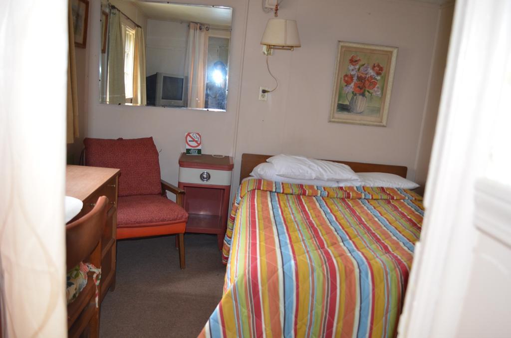 Chamber Lane Motel Round Lake Buitenkant foto