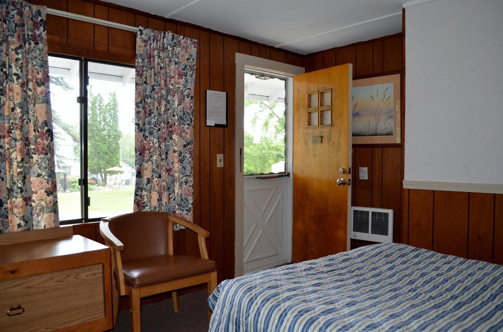 Chamber Lane Motel Round Lake Buitenkant foto