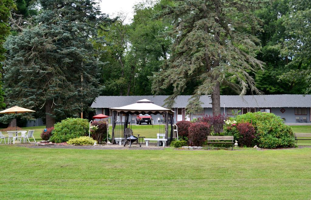 Chamber Lane Motel Round Lake Buitenkant foto