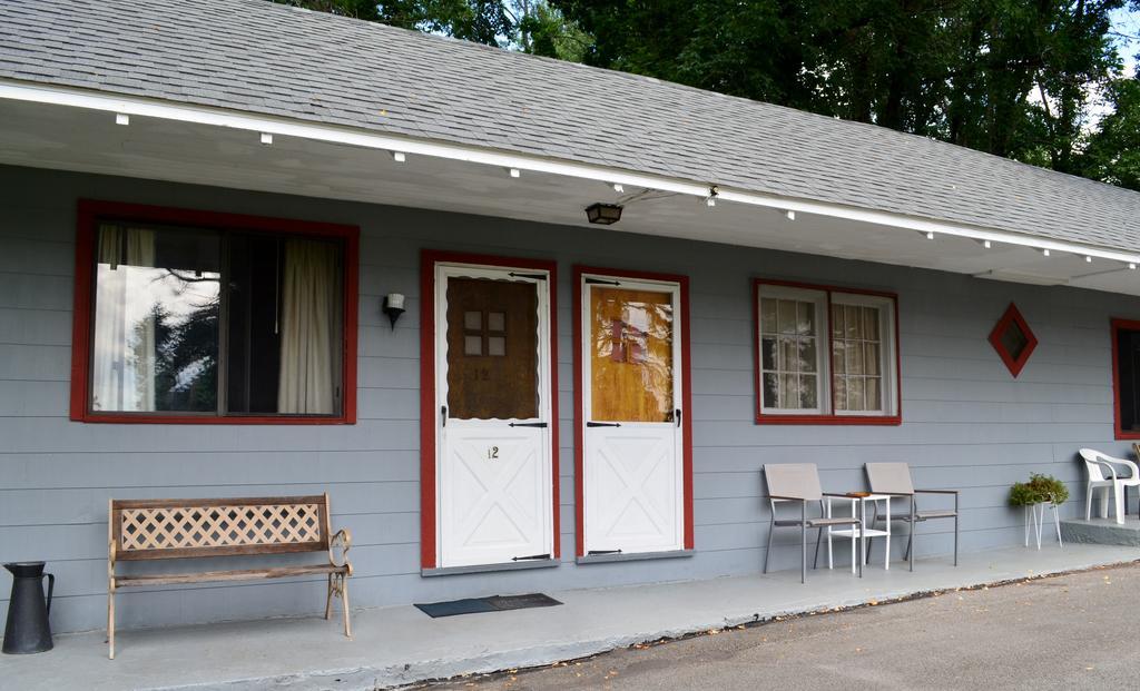 Chamber Lane Motel Round Lake Buitenkant foto
