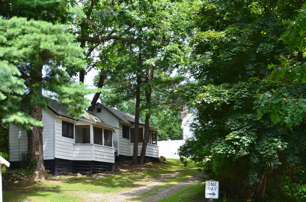 Chamber Lane Motel Round Lake Buitenkant foto