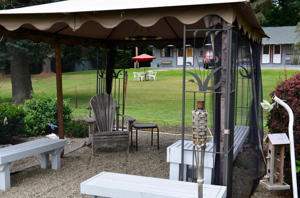 Chamber Lane Motel Round Lake Buitenkant foto