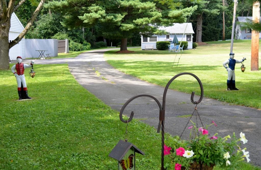 Chamber Lane Motel Round Lake Buitenkant foto