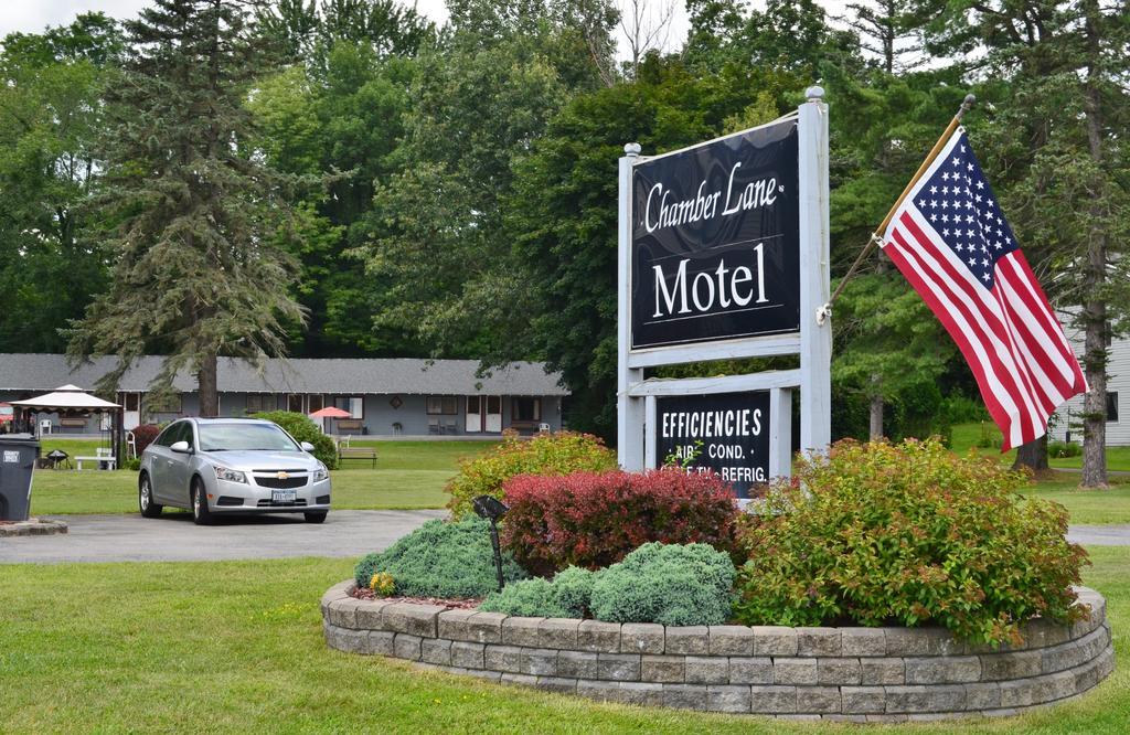 Chamber Lane Motel Round Lake Buitenkant foto