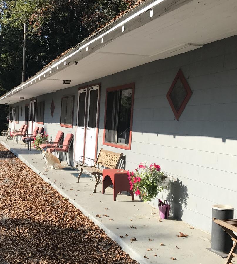 Chamber Lane Motel Round Lake Buitenkant foto