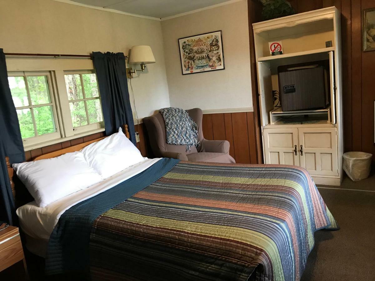Chamber Lane Motel Round Lake Buitenkant foto