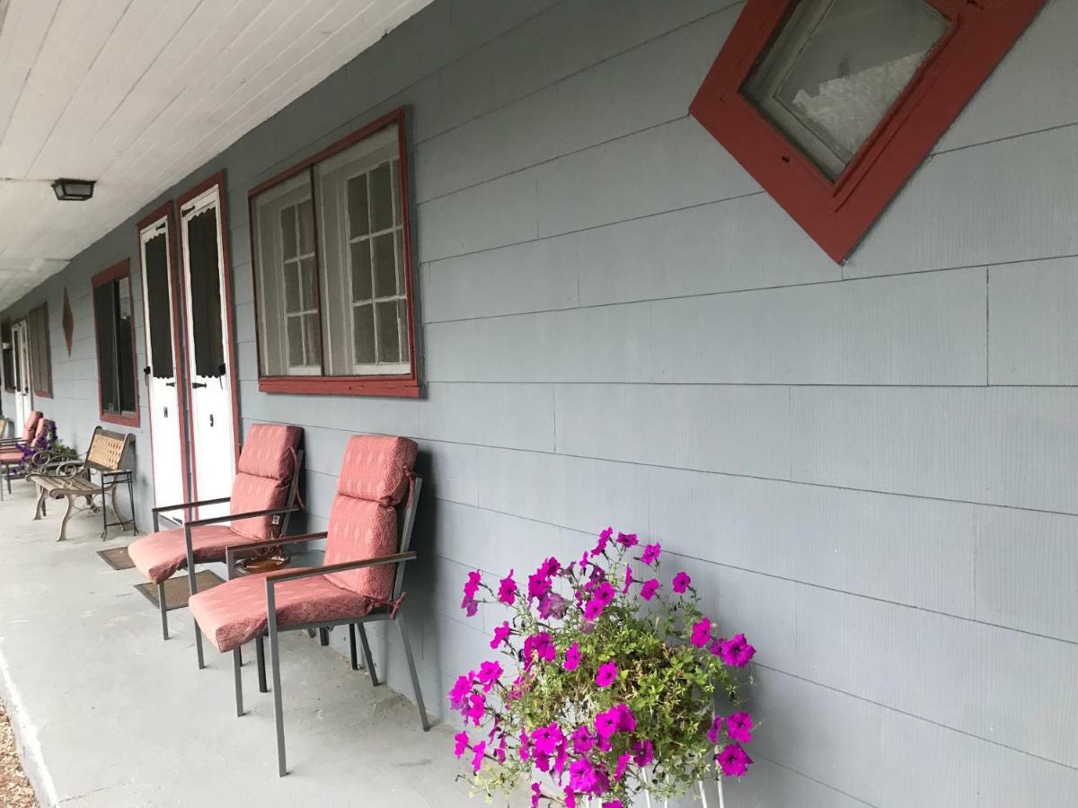 Chamber Lane Motel Round Lake Buitenkant foto